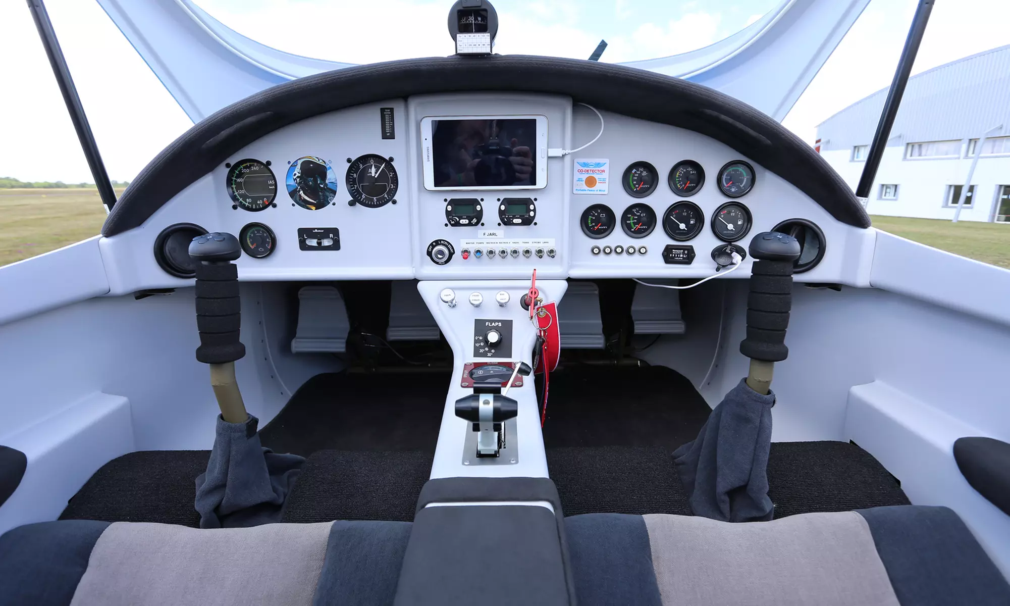 Initiation au pilotage en solo ou en duo avec WHITE-BIRD Découverte