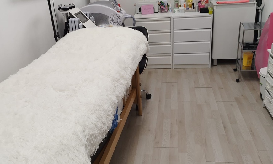 Image 6: 1 o 3 sesiones de tratamiento láser para manchas y acné