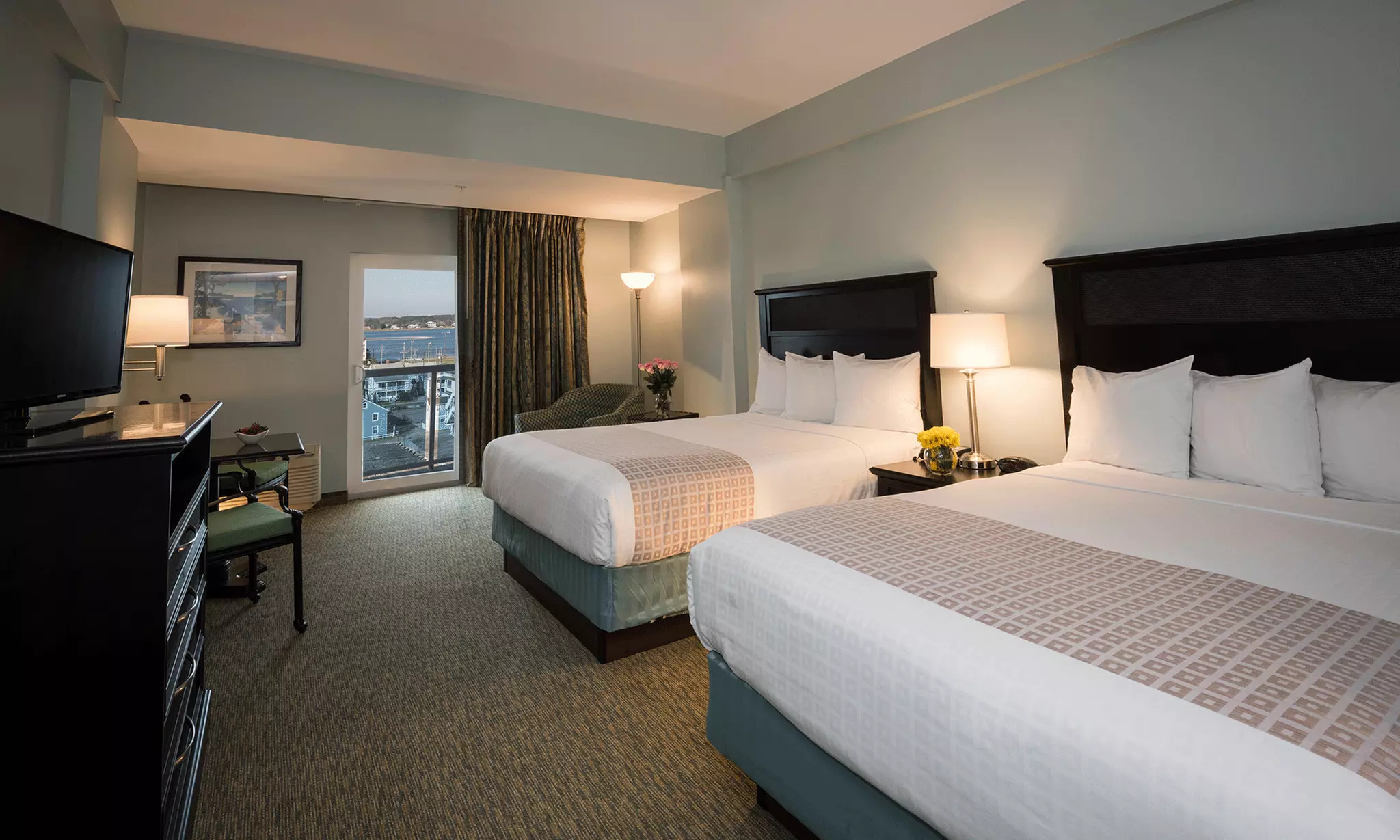 Seaside Retreat: Boardwalk Oceanfront Hotel in Ocean City