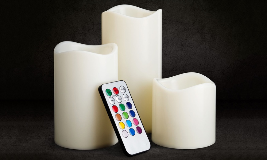 Image 2: Set of Three Candles with Remote Control