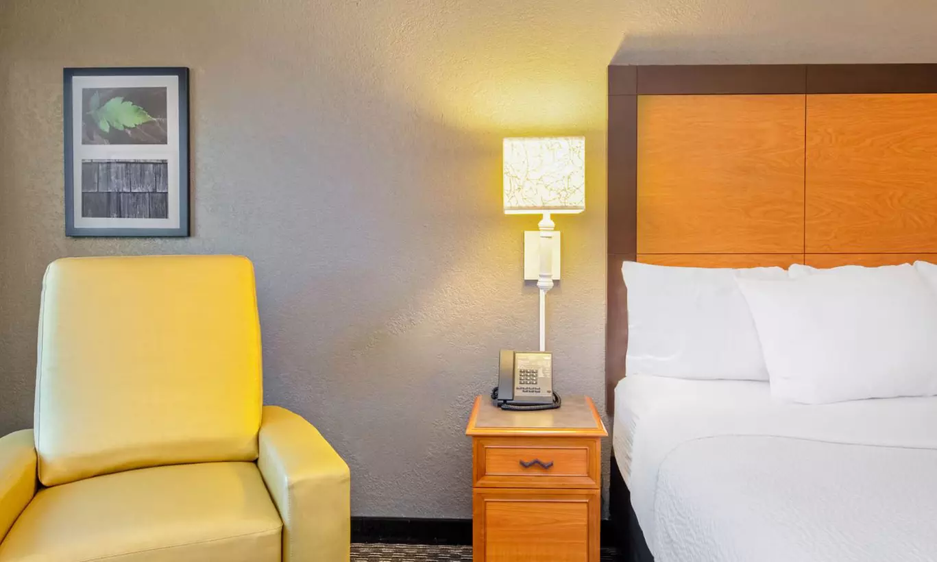 Modern hotel in Kenner, LA: Southern Hospitality and Convenience