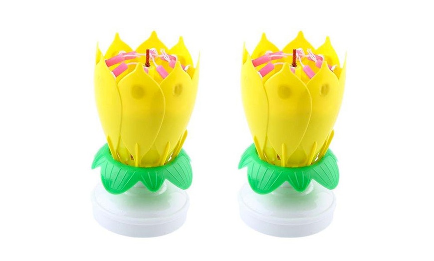 Image 4: Flower-Shaped Rotating Musical Birthday Candle