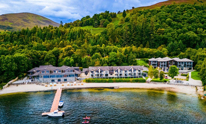 Image 1: Loch Lomond: 4* Stay with Full Scottish Breakfast and Dinner