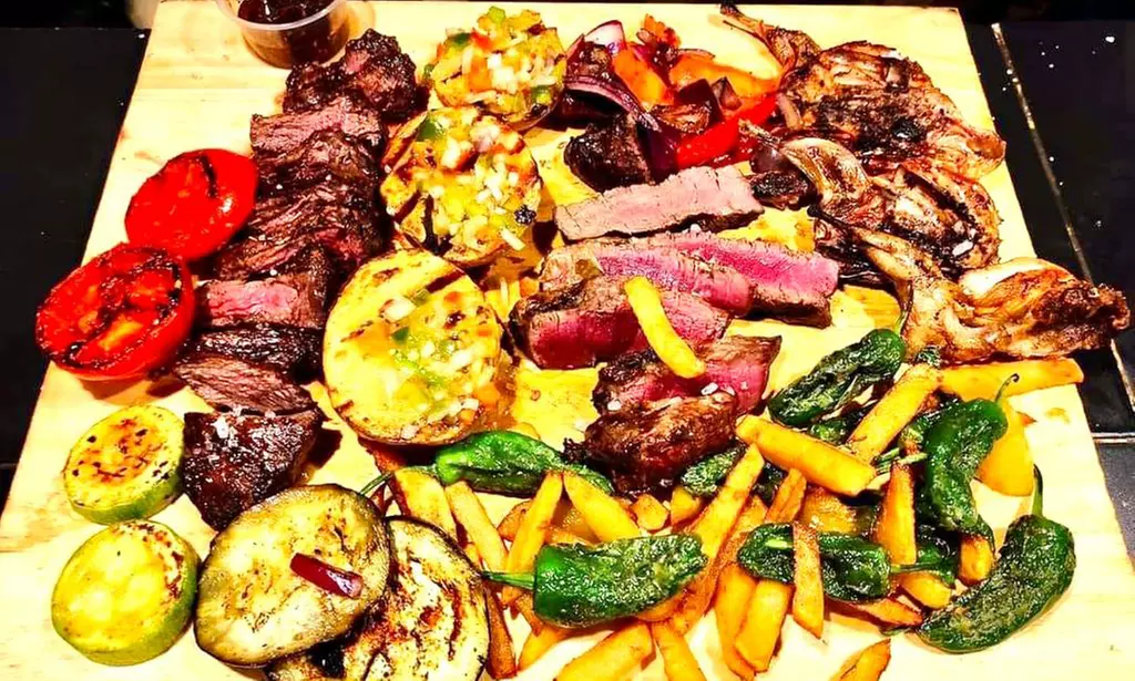 ¡Descubre el sabor del Mediterráneo! ¡Menú a elegir para 2!