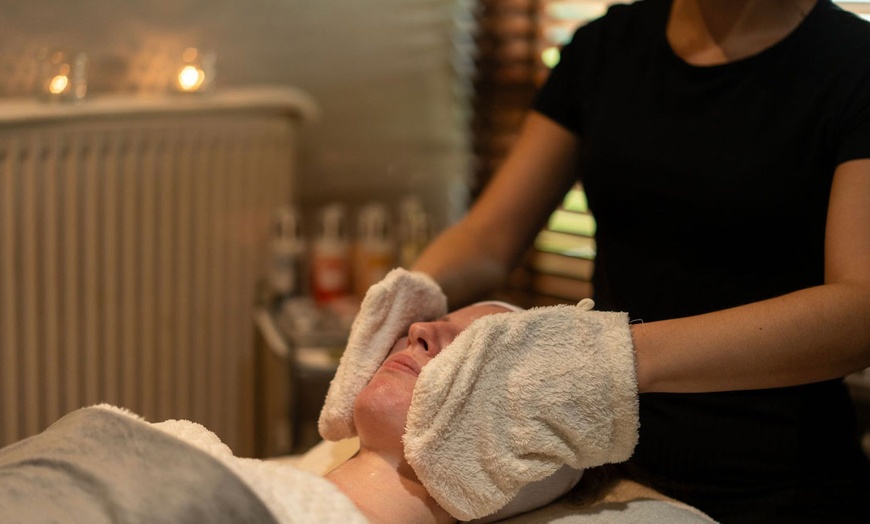 Image 6: Unwind with Spa Treatments using Natural Products in Scenic Cotswolds