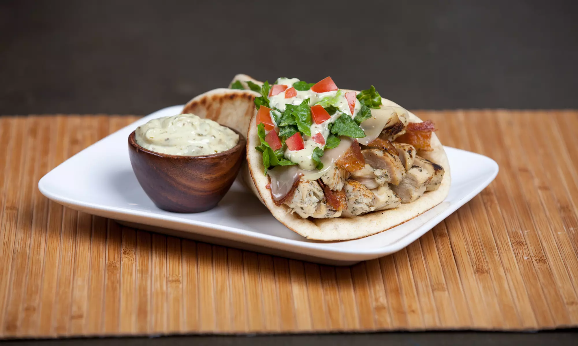 Enjoy American Casual Cuisine with Food and Drink Options