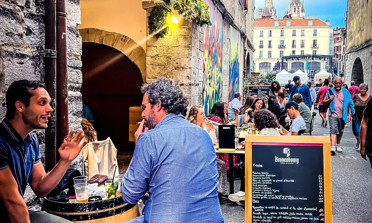 Se régaler en toute convivialité : menu plat et dessert au P'tit Pub