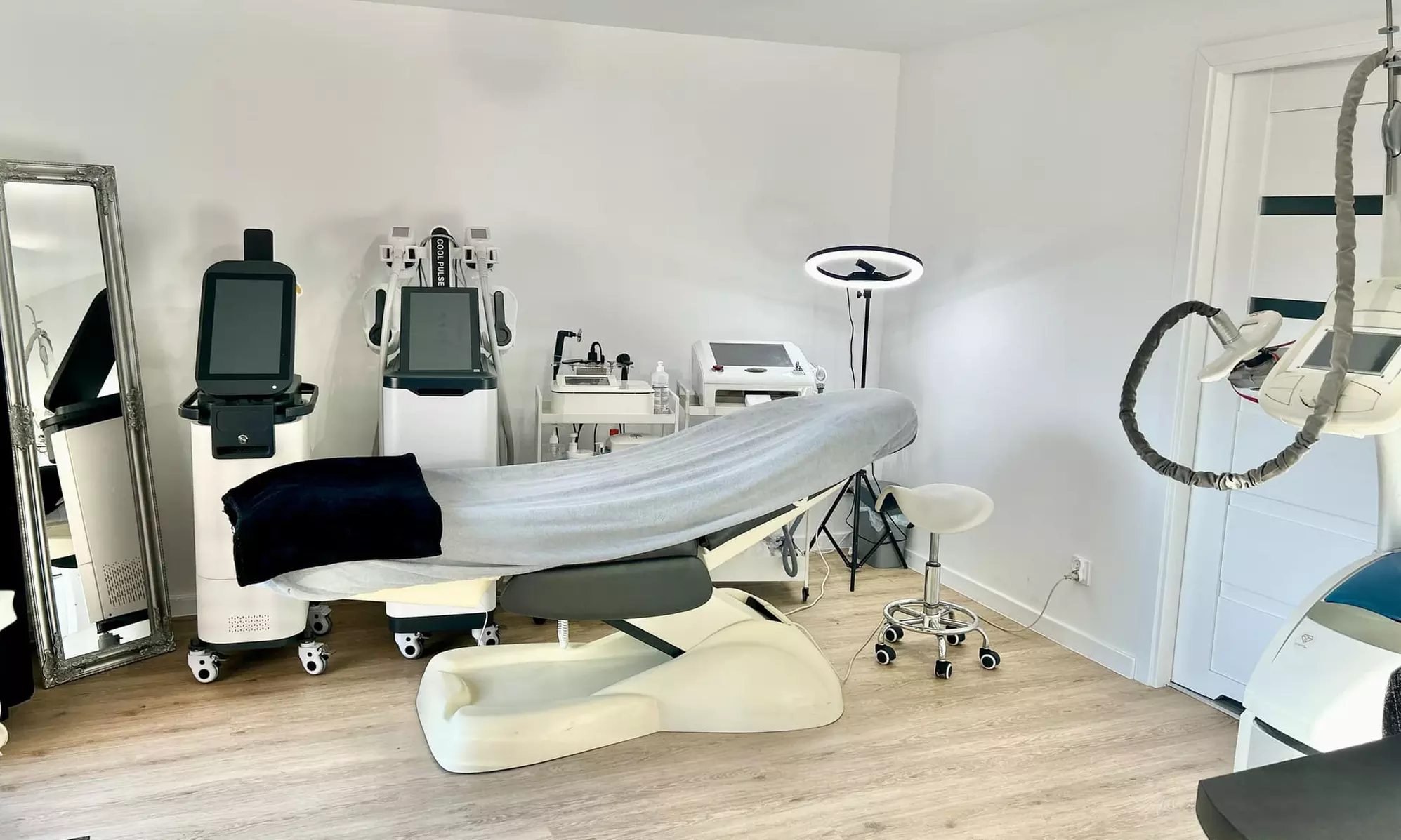 Komputerowe badanie skóry z doborem kosmetyków i dodatkowymi zabiegami