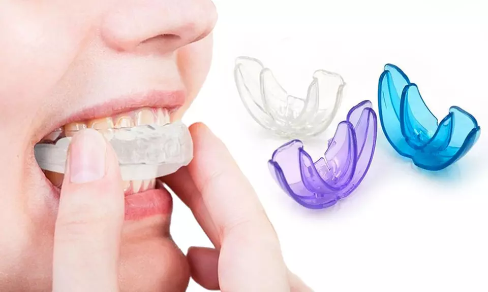 Fino a 3 paradenti correttivi in silicone disponibile in 3 colori - Primary Image