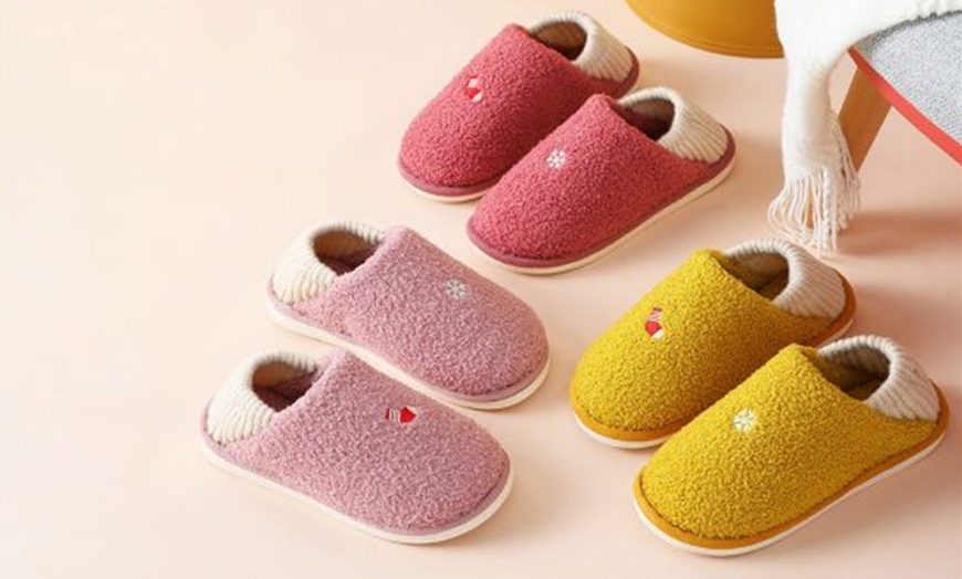 Image 1: Women's Plush Slippers