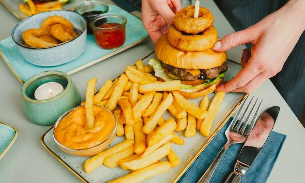 Burger nach Wahl mit Fries für 2 oder 4 Personen