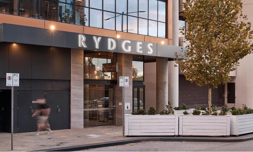 Image 5: NEW! Perth CBD: King Room with Breakfast at Rydges Perth Kings Square