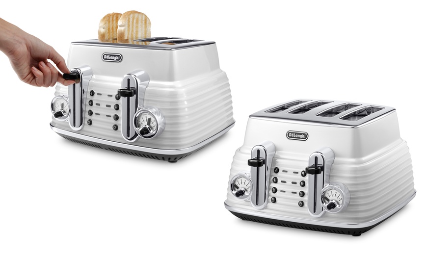 Image 8: DeLonghi Kettle and Toaster Set