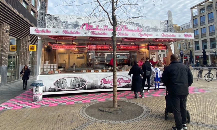 Image 2: Vier de feestdagen met oliebollen in het stadscentrum van Utrecht