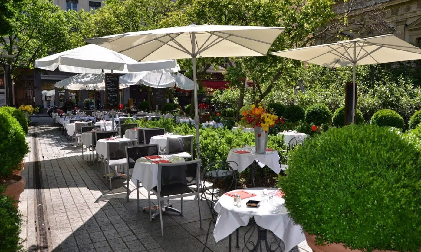 Menu découverte avec entrée, plat et dessert chez Le Cintra