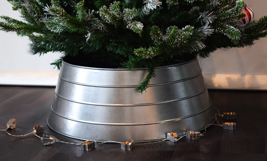 Image 3: Metal Christmas Tree Skirts