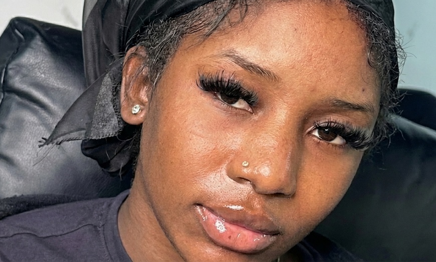 Image 4: Fresh Look Guaranteed: Classic Wet Set / Volume Lash Set w/ One Refill