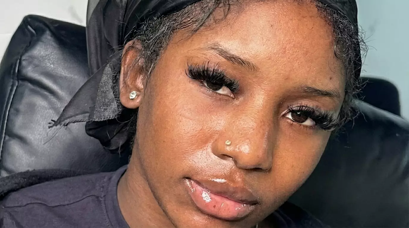 Fresh Look Guaranteed: Classic Wet Set / Volume Lash Set w/ One Refill