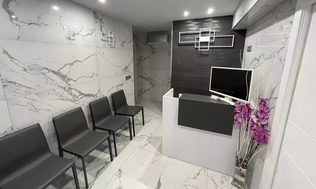 Tratamiento reafirmante facial con hilos tensores en Clínica Reino