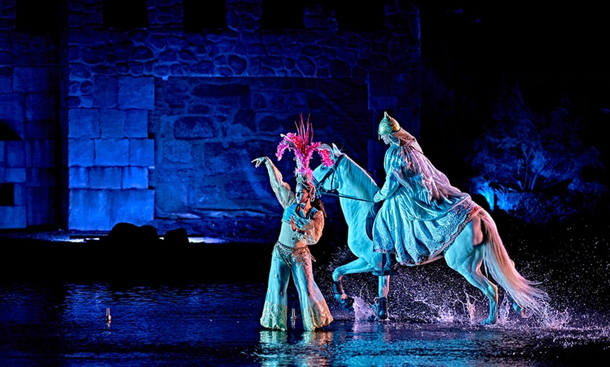 Image 9: Experiencia en Puy du Fou: entrada al parque en temporada navideña