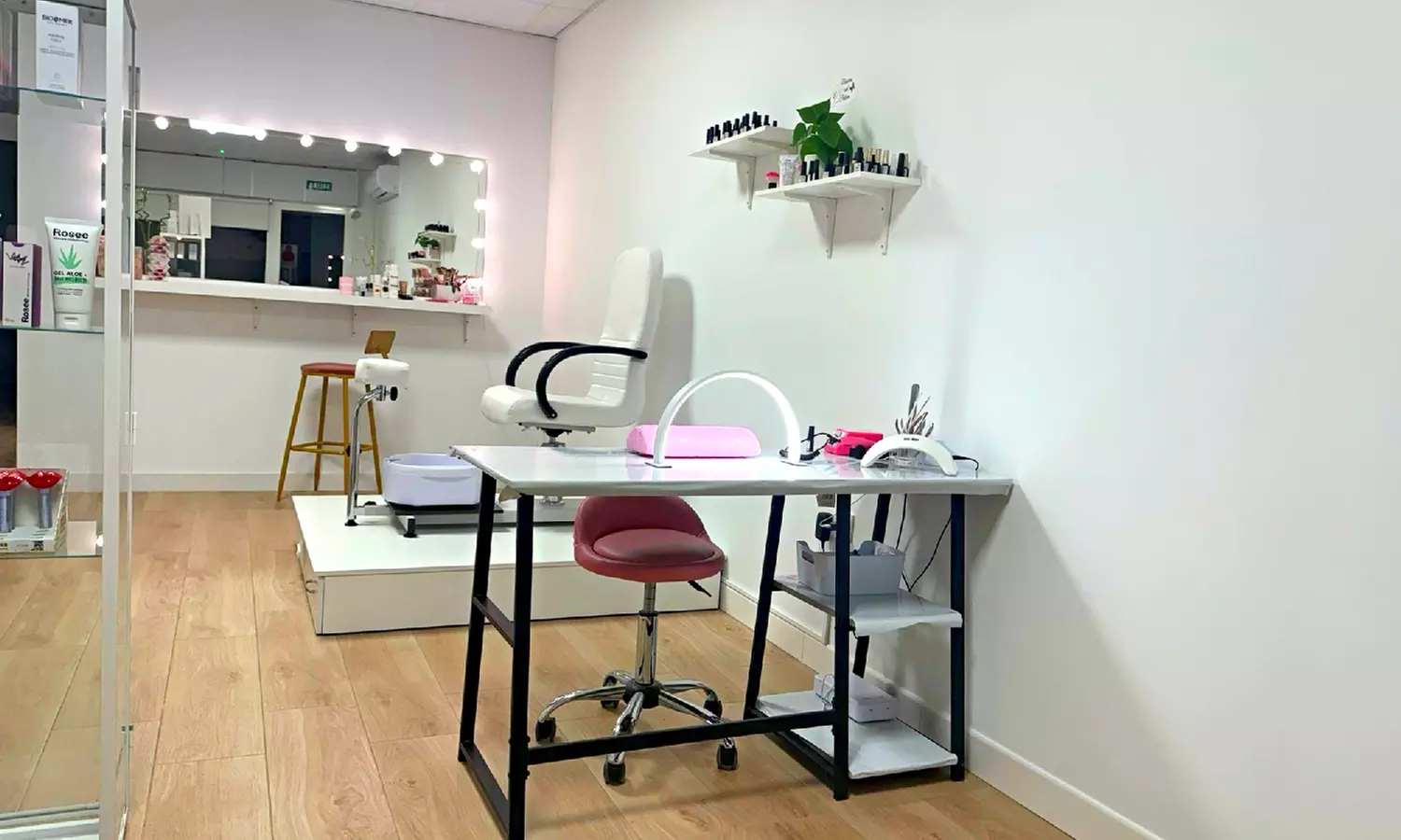 1 o 3 sesiones de pedicura con esmaltado normal o semipermanente