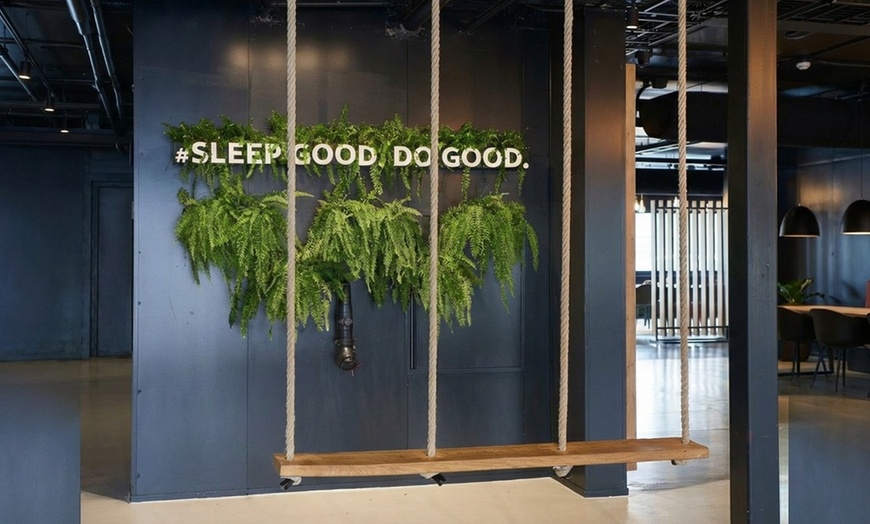 Image 18: London: Waterfront Floating Hotel Stay for 2