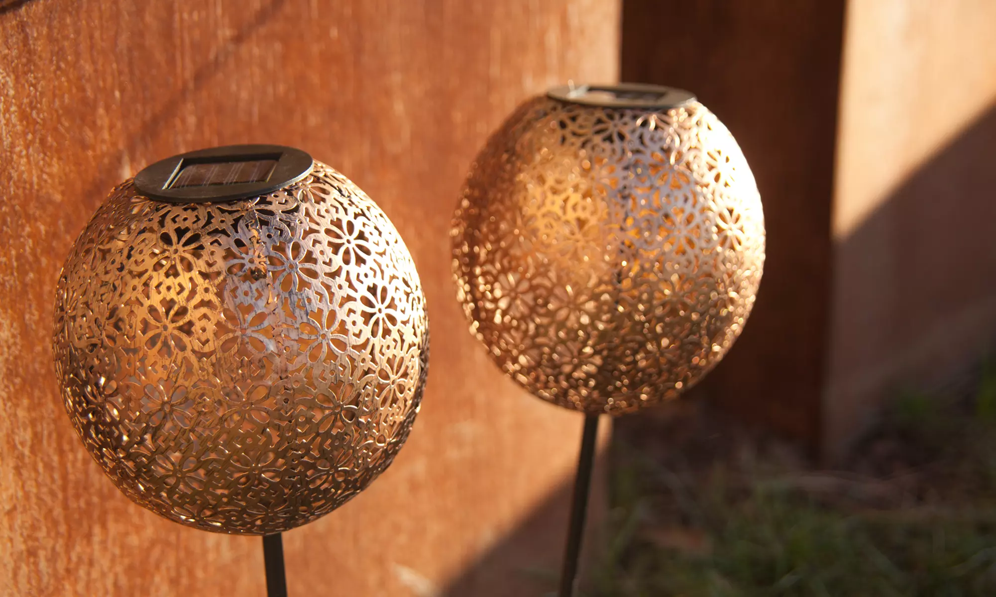 Lot de 2,4 ou 8 balises décoratives solaires LED Agadir à planter en métal 30 cm - Primary Image