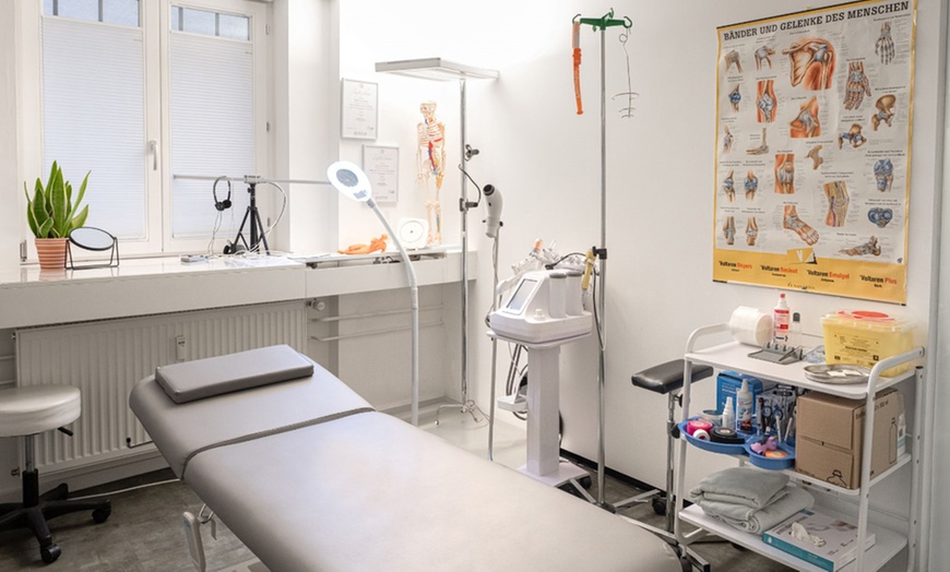 Image 12: Hautverjüngende Behandlung mit Infrarot-Lichttherapie für 1 Person