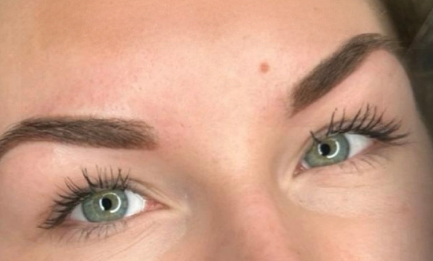 Image 3: Langdurige beauty-upgrades voor je wenkbrauwen, wimpers of lippen