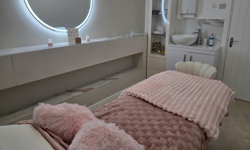 Image 3: 30 or 60-Minute Choice of Massage