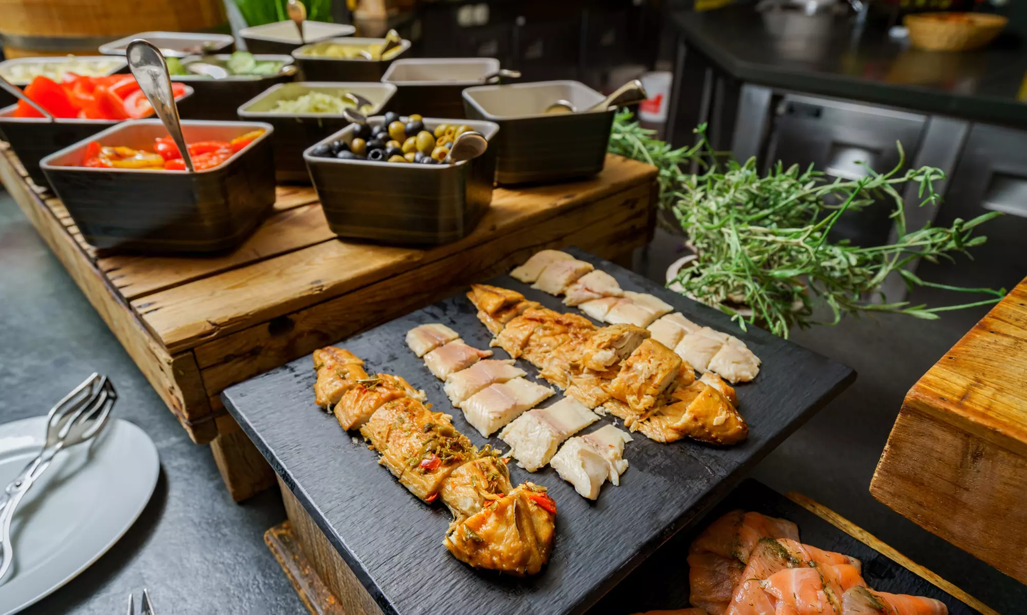 Großes Frühstücksbuffet inkl. Heißgetränken, Säften & Sekt