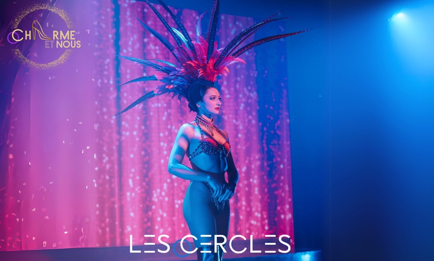 Image 1: Spectacle et repas au Cabaret Les Cercles