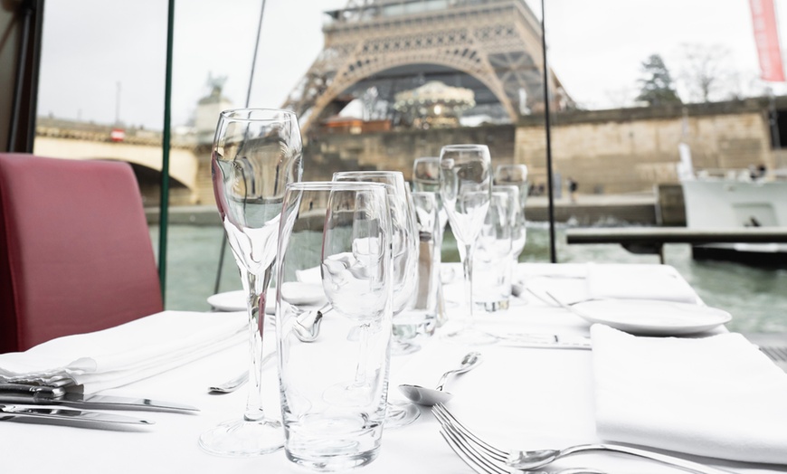 Image 5: Déjeuner ou dîner croisière avec Bateaux Mouches