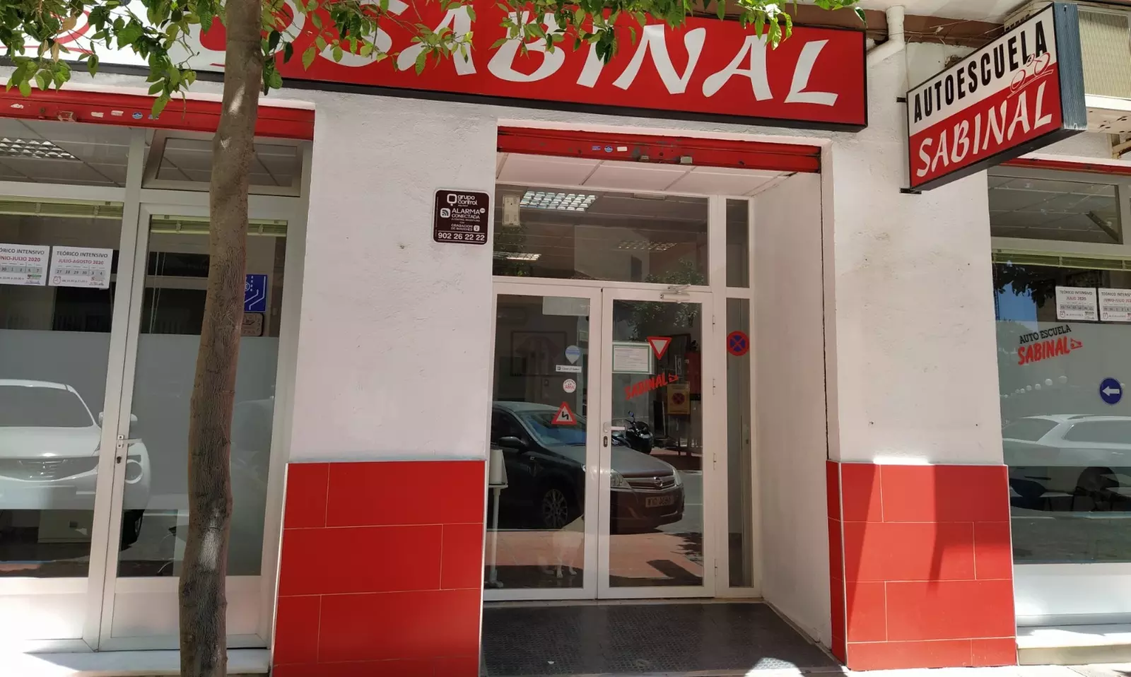 Curso para el carnet de coche o moto en Autoescuela Sabinal