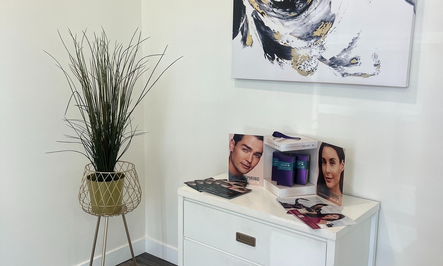 Image 5: Refresh Your Look with 20 or 40 Units of Botox
