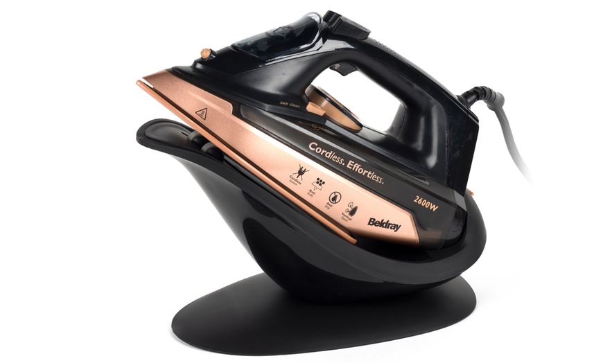 Image 3: Beldray Cordless Steam Iron