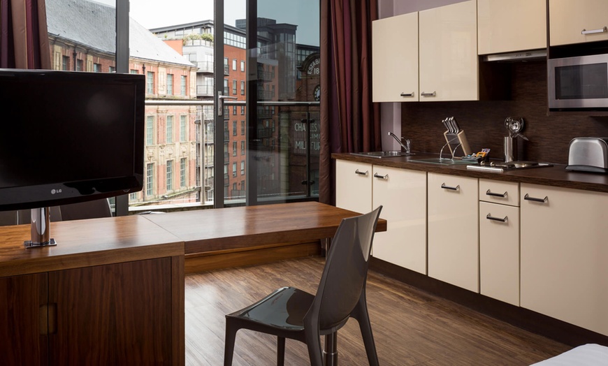 Image 10: Leeds City Centre: Modern Serviced Apartment Stay for 2-4 people