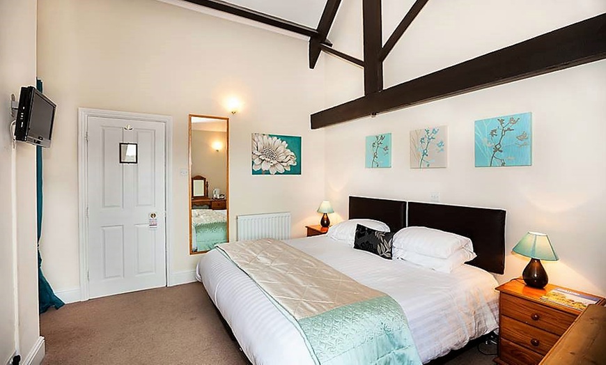 Image 7: Derbyshire: 1- or 2-Night 4* Stay with Breakfast