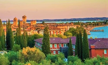 Gardone Riviera: camera matrimoniale con colazione o mezza pensione per 2 persone presso Hotel Touring
