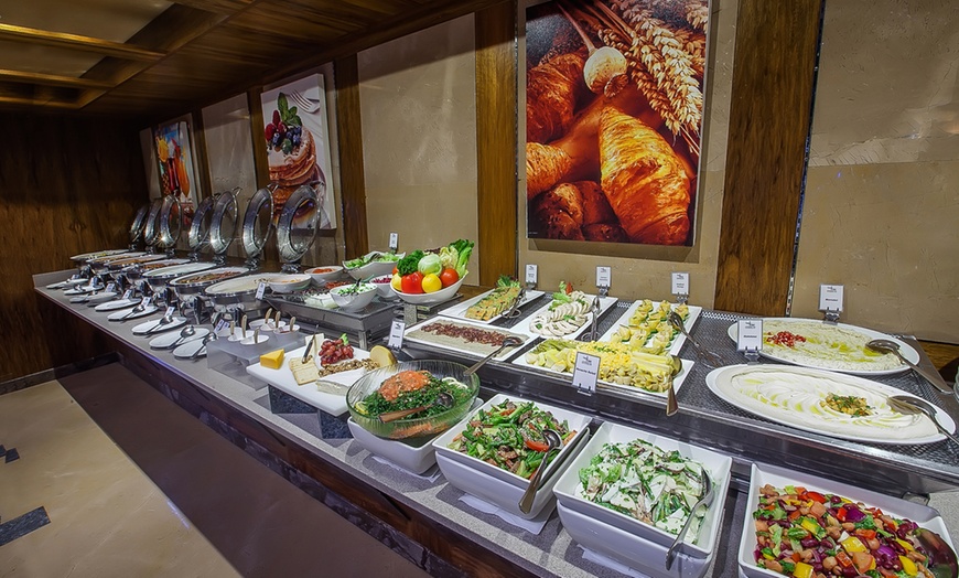 Image 7: Buffet with chilled juices at Atrium Coffee Shop