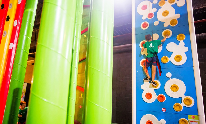 Image 8: Acceso a parque infantil o de escalada durante 1 hora para 1 persona