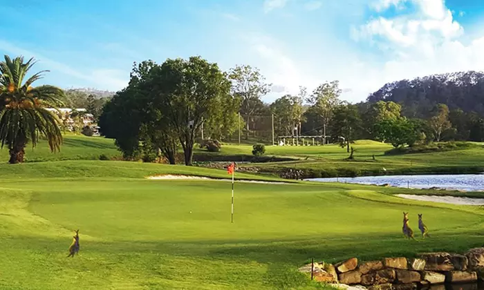 Kooralbyn:Queen Room, King Family Room up to 4 with Breakfast & more