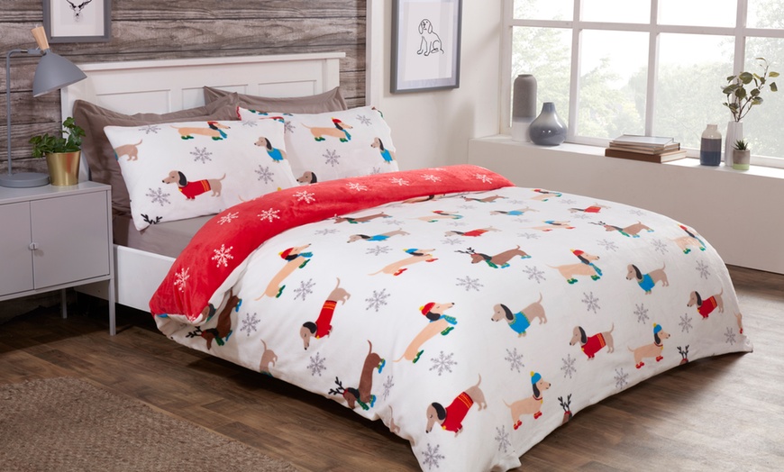 Image 1: Winter Sausage Dogs Duvet Set