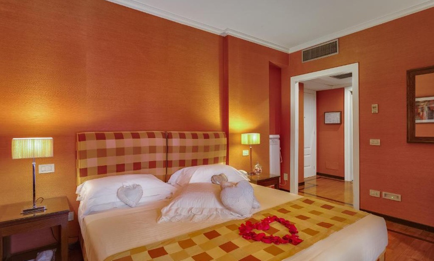 Image 7: Florence: Romantic Double Room with Breakfast