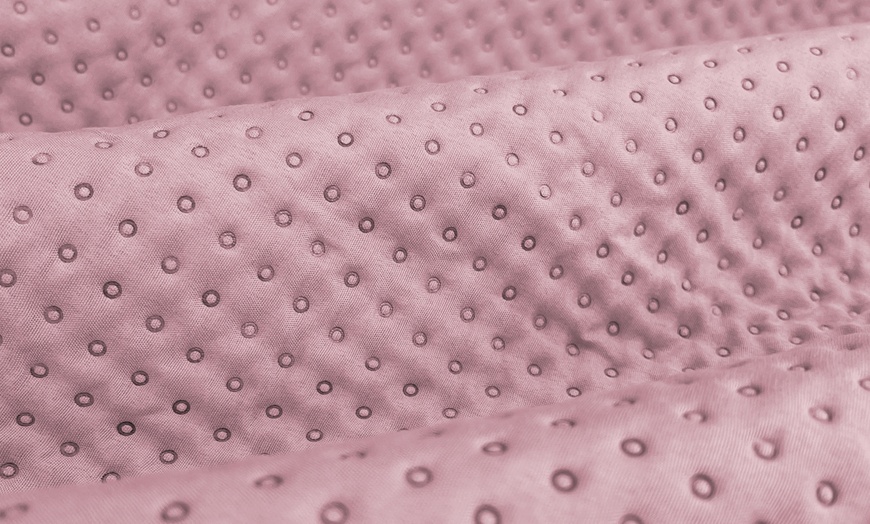 Image 10: Colcha ligera de primavera-verano para cama doble con diseño a motas