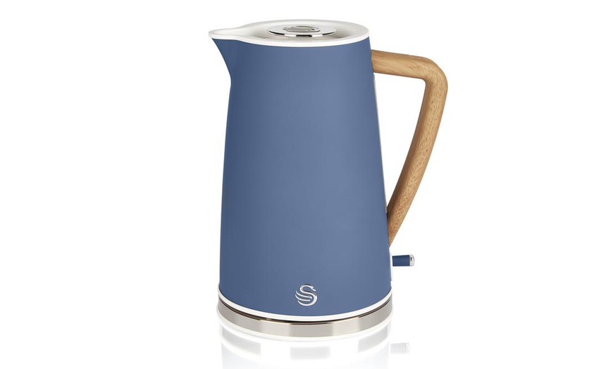 Image 13: Swan Nordic Kettle and Toaster
