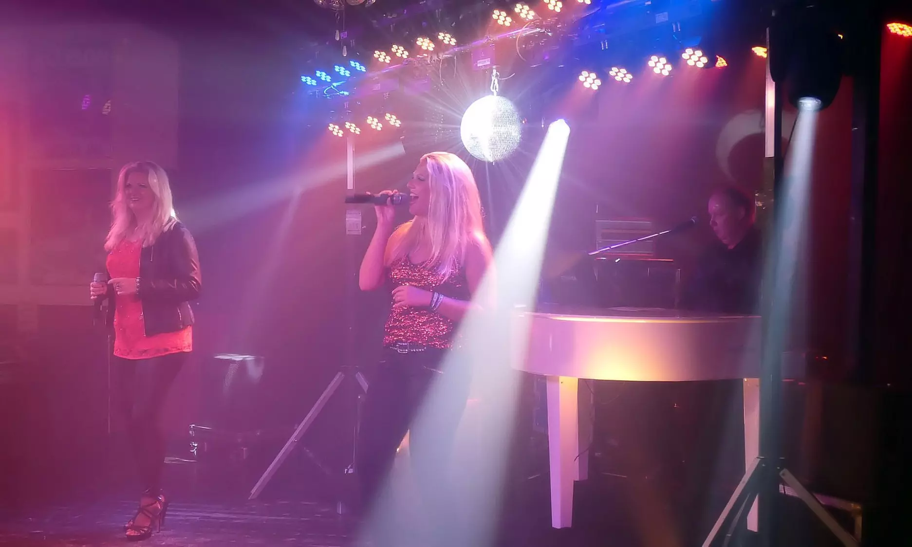 Schlager Dinner Show: 1 Ticket vom 14.03. bis 21.11.2026