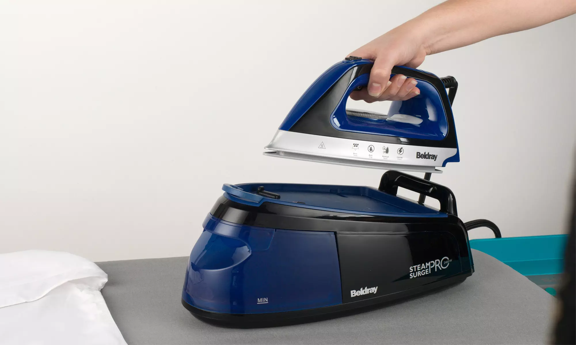 Fer à vapeur Steam Surge Pro BEL0775-VDE 2400 W de la marque Beldray - Primary Image