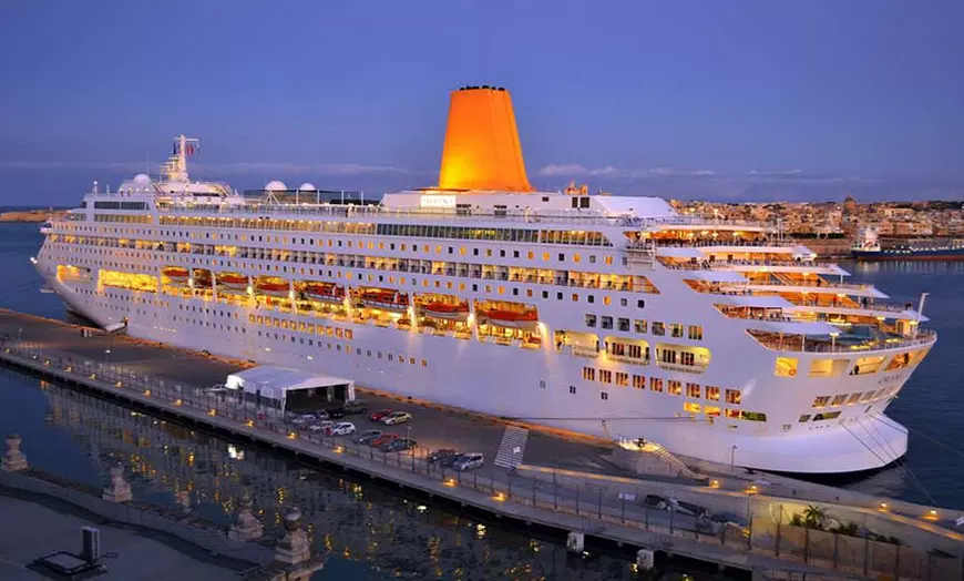 Image 1: Crucero por el mediterráneo de 5 noches con pensión completa