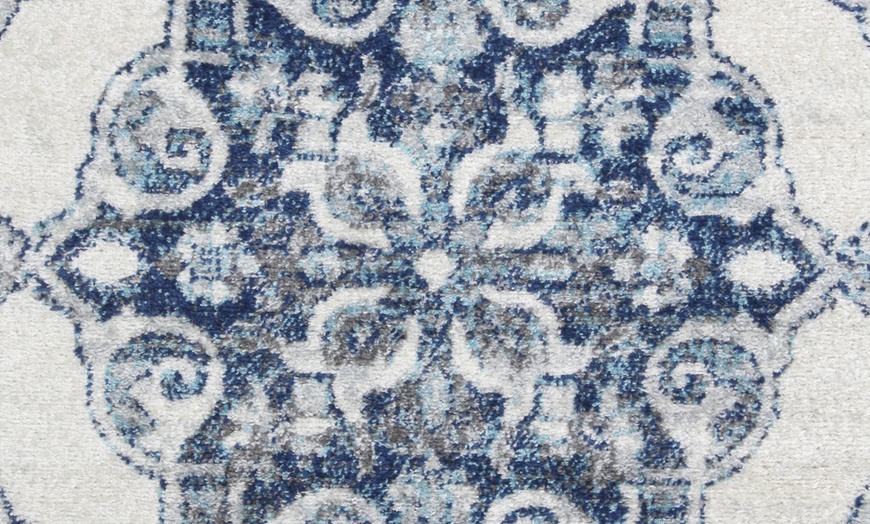 Image 9: Traditional Chelsea Rug